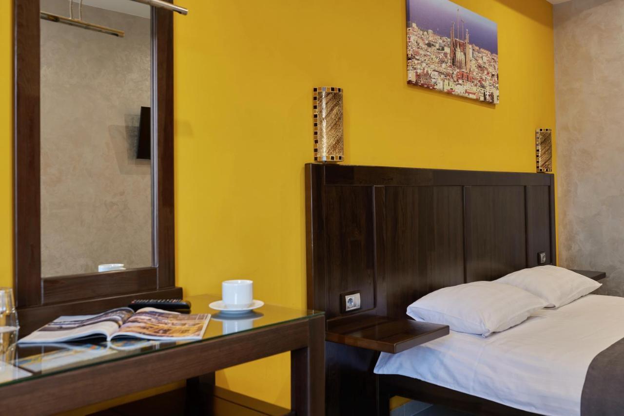 Gaudi Stylish Hotel โอเดสซา ภายนอก รูปภาพ