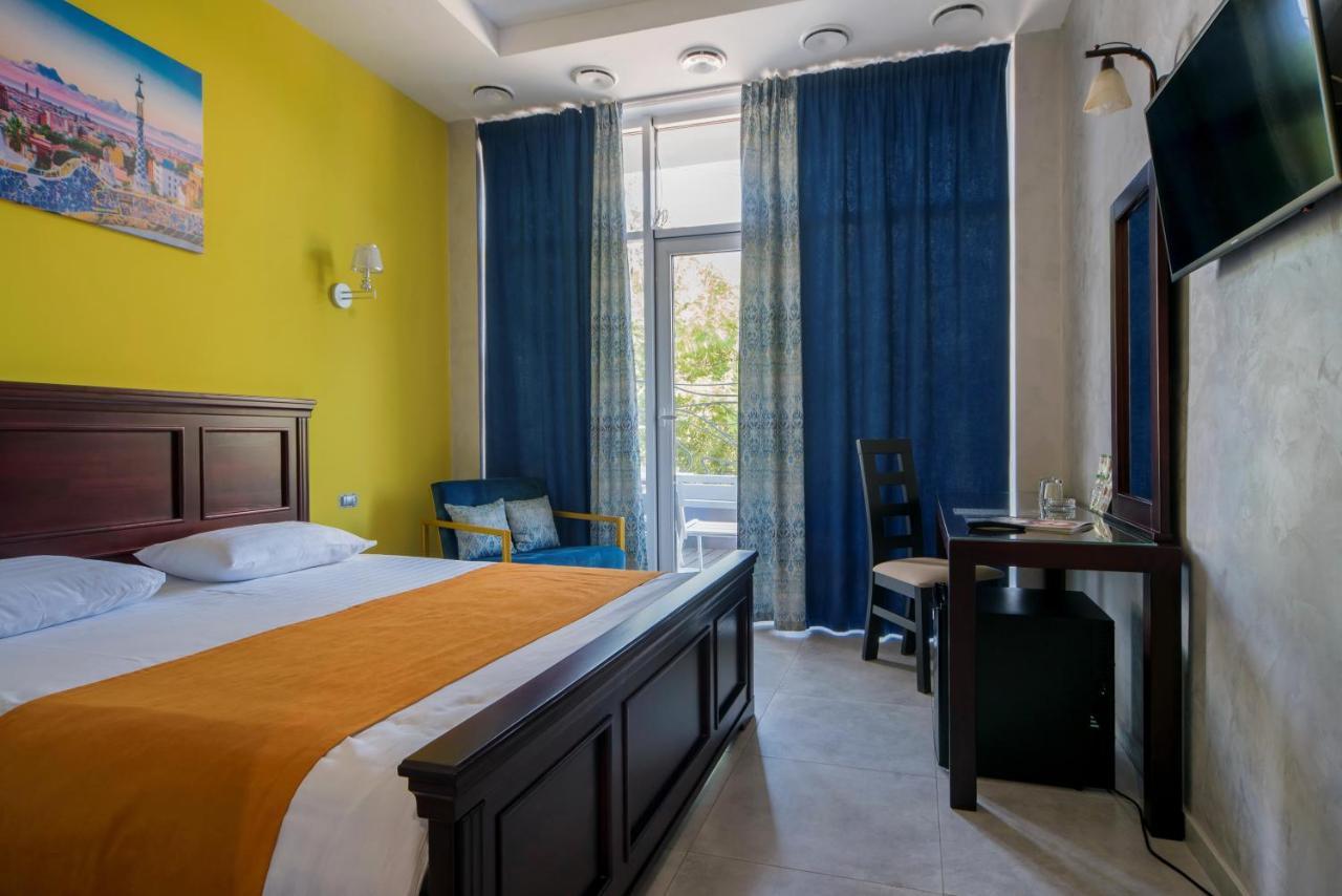 Gaudi Stylish Hotel โอเดสซา ภายนอก รูปภาพ