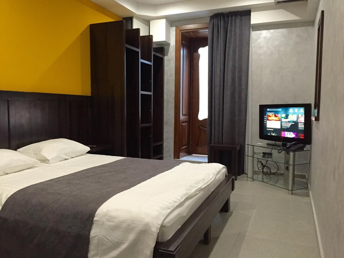 Gaudi Stylish Hotel โอเดสซา ภายนอก รูปภาพ