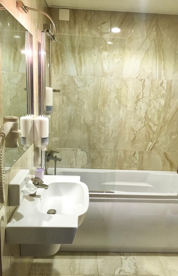Gaudi Stylish Hotel โอเดสซา ภายนอก รูปภาพ